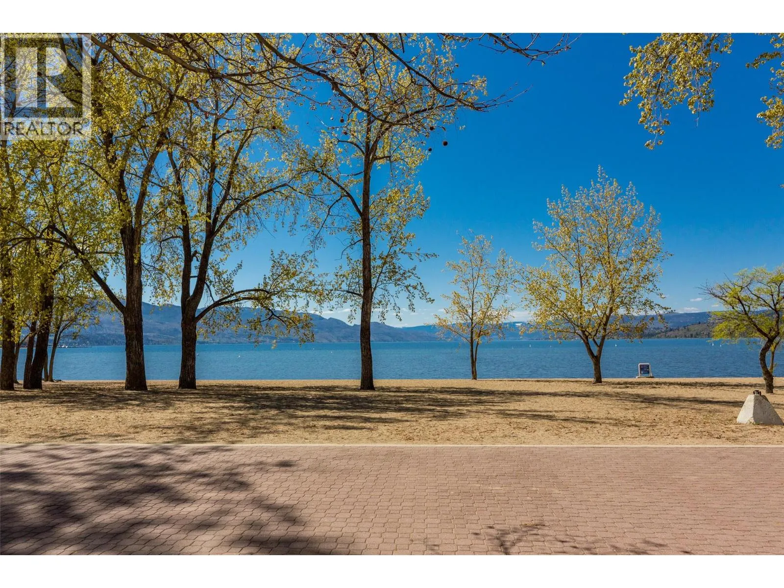 3389 Lakeshore Road Unit# 413