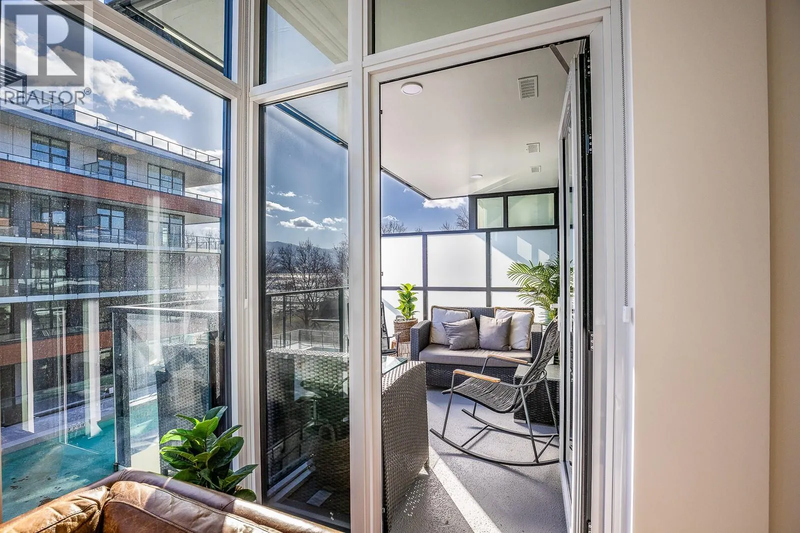3389 Lakeshore Road Unit# 413