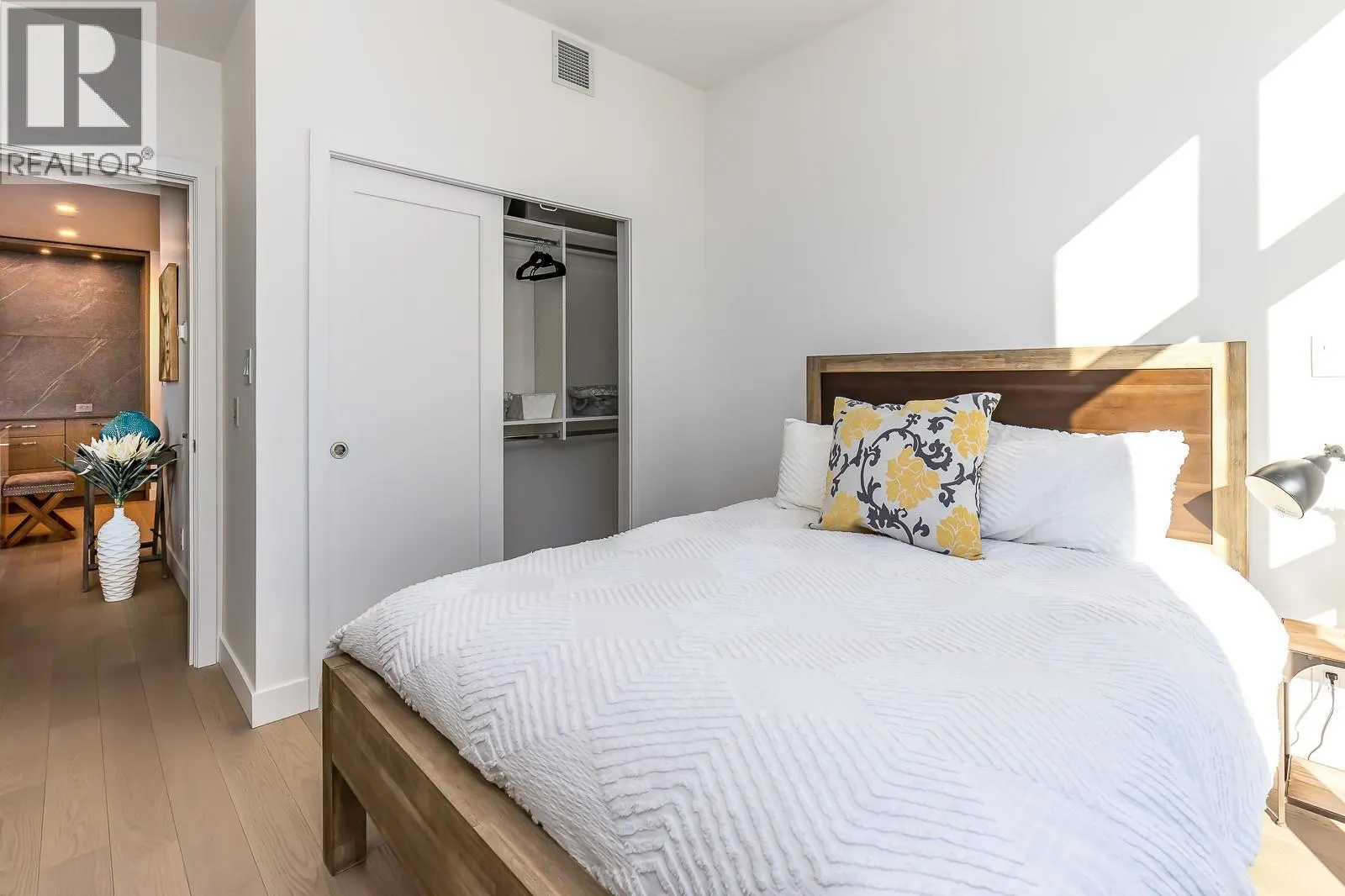 3389 Lakeshore Road Unit# 413