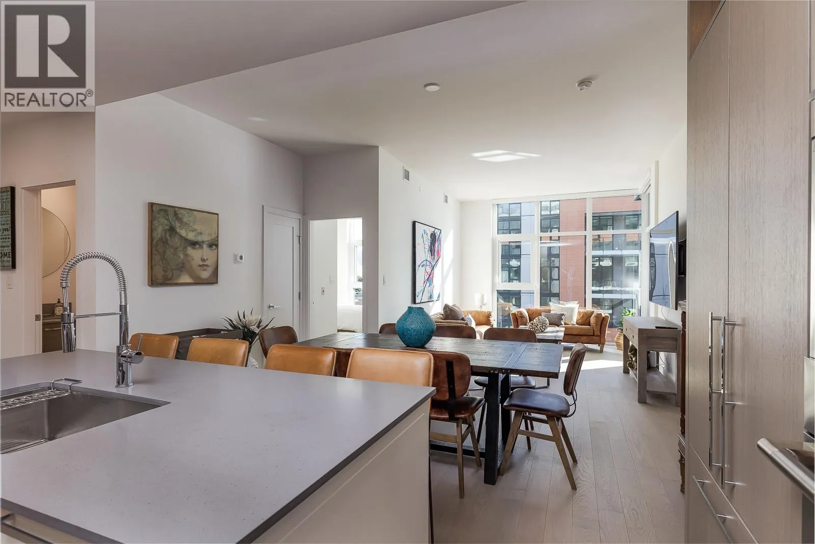 3389 Lakeshore Road Unit# 413