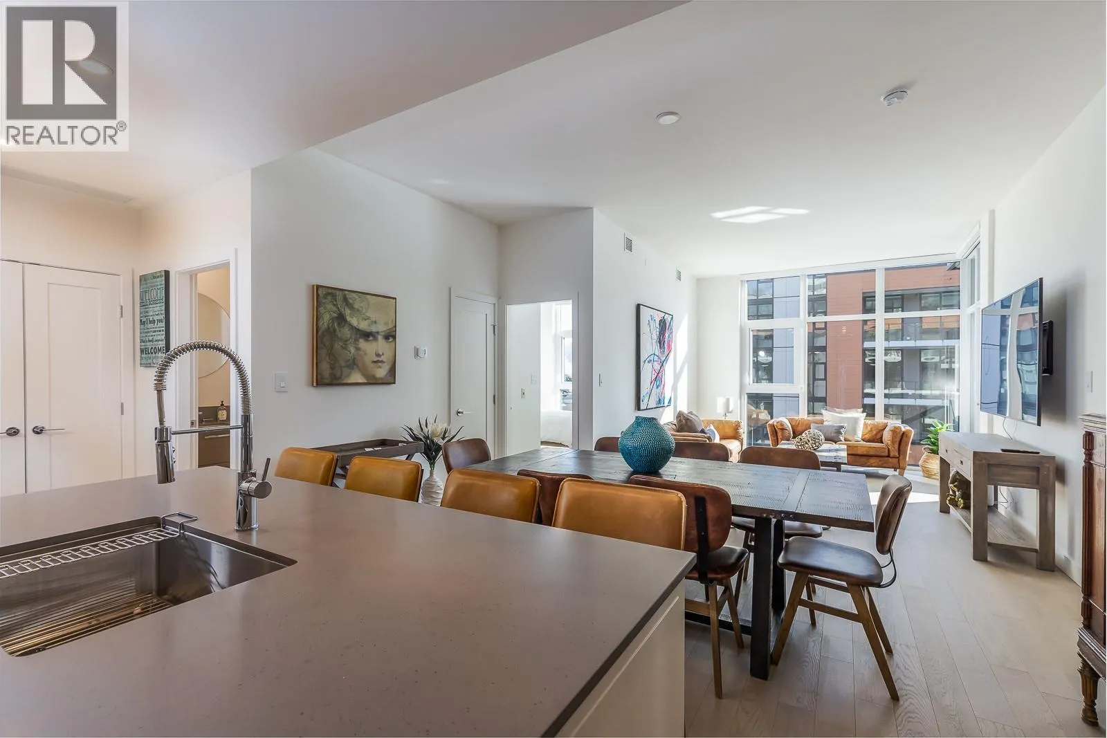 3389 Lakeshore Road Unit# 413