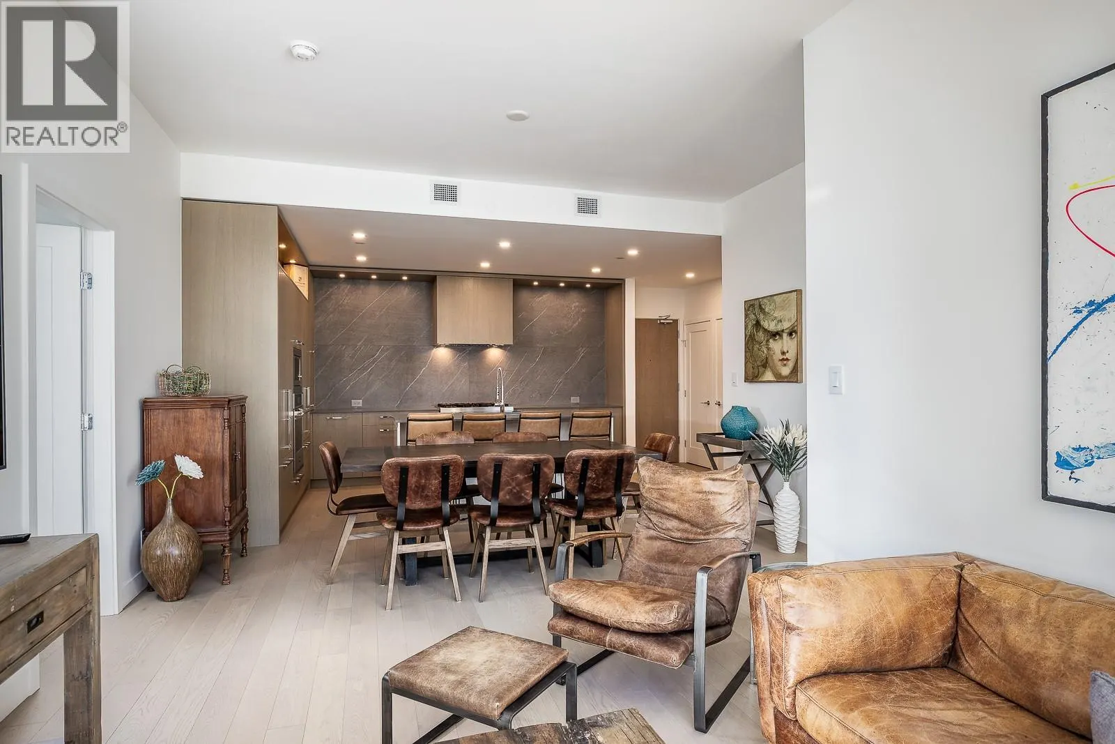 3389 Lakeshore Road Unit# 413