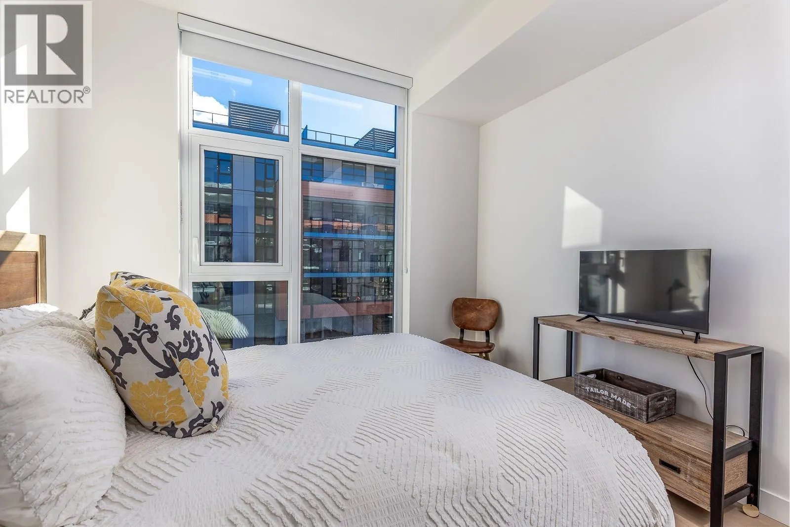 3389 Lakeshore Road Unit# 413
