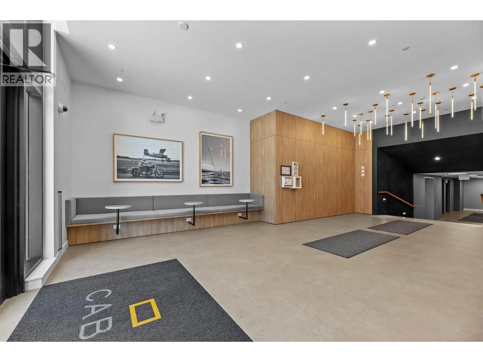 3389 Lakeshore Road Unit# 413