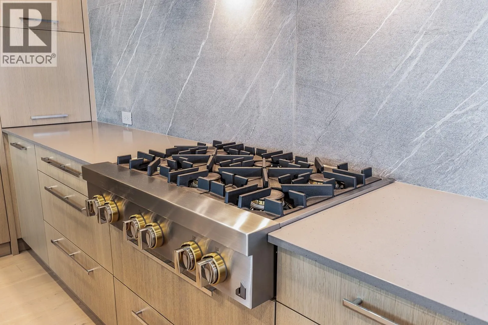3389 Lakeshore Road Unit# 413