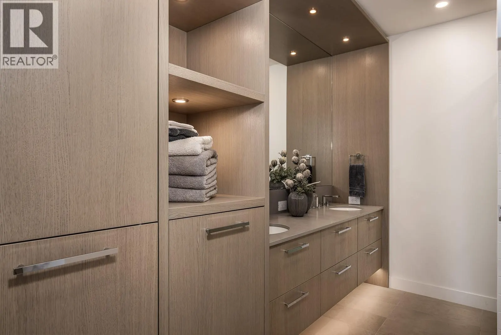 3389 Lakeshore Road Unit# 413
