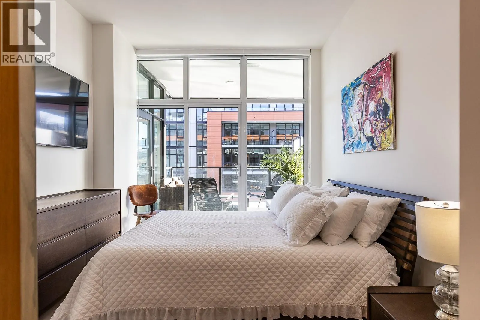 3389 Lakeshore Road Unit# 413