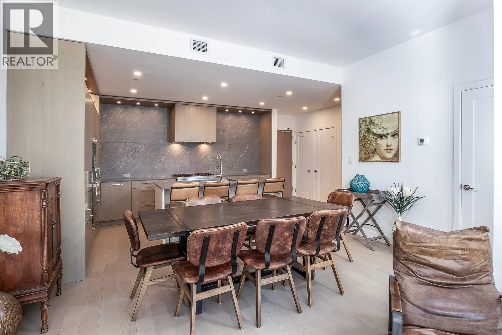 3389 Lakeshore Road Unit# 413