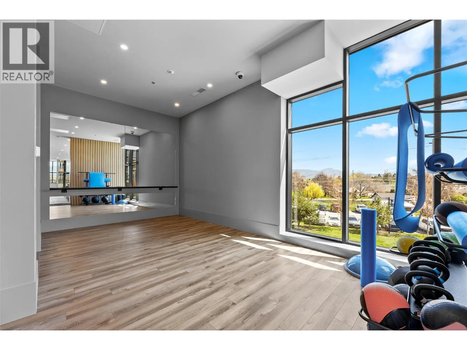 3389 Lakeshore Road Unit# 413