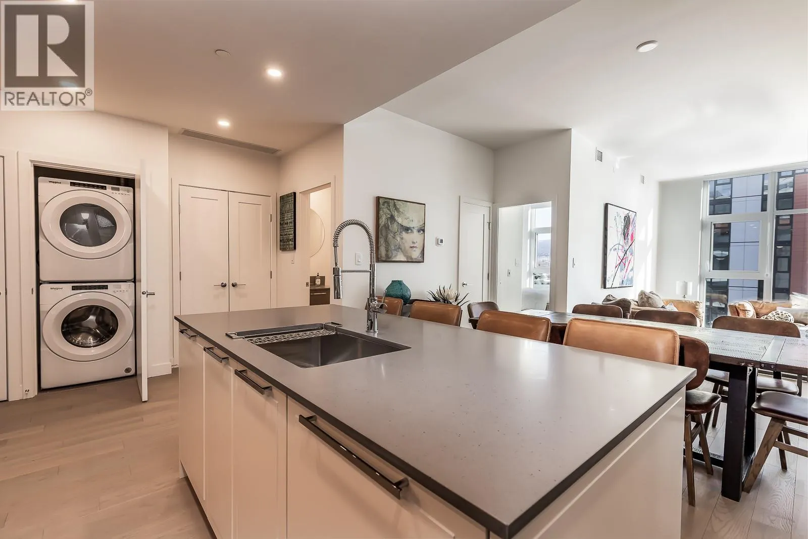 3389 Lakeshore Road Unit# 413