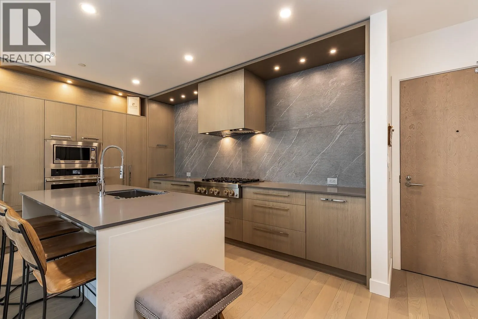 3389 Lakeshore Road Unit# 413
