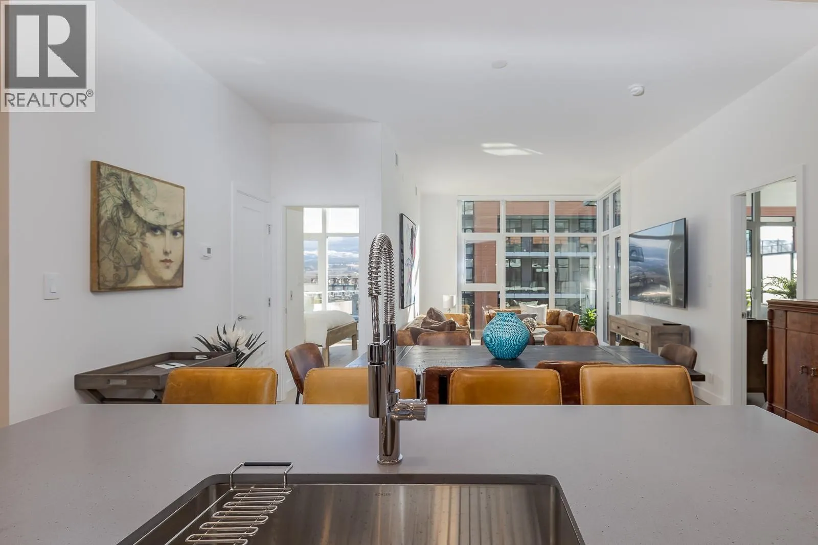 3389 Lakeshore Road Unit# 413