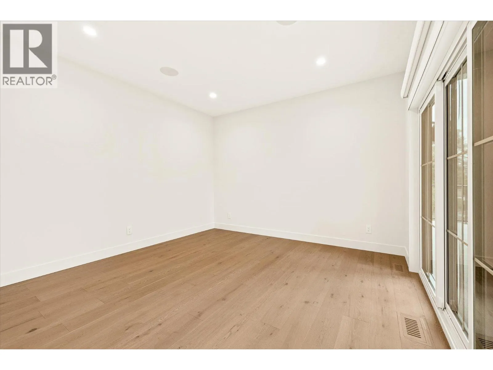 2435 Taylor Crescent Unit# 4