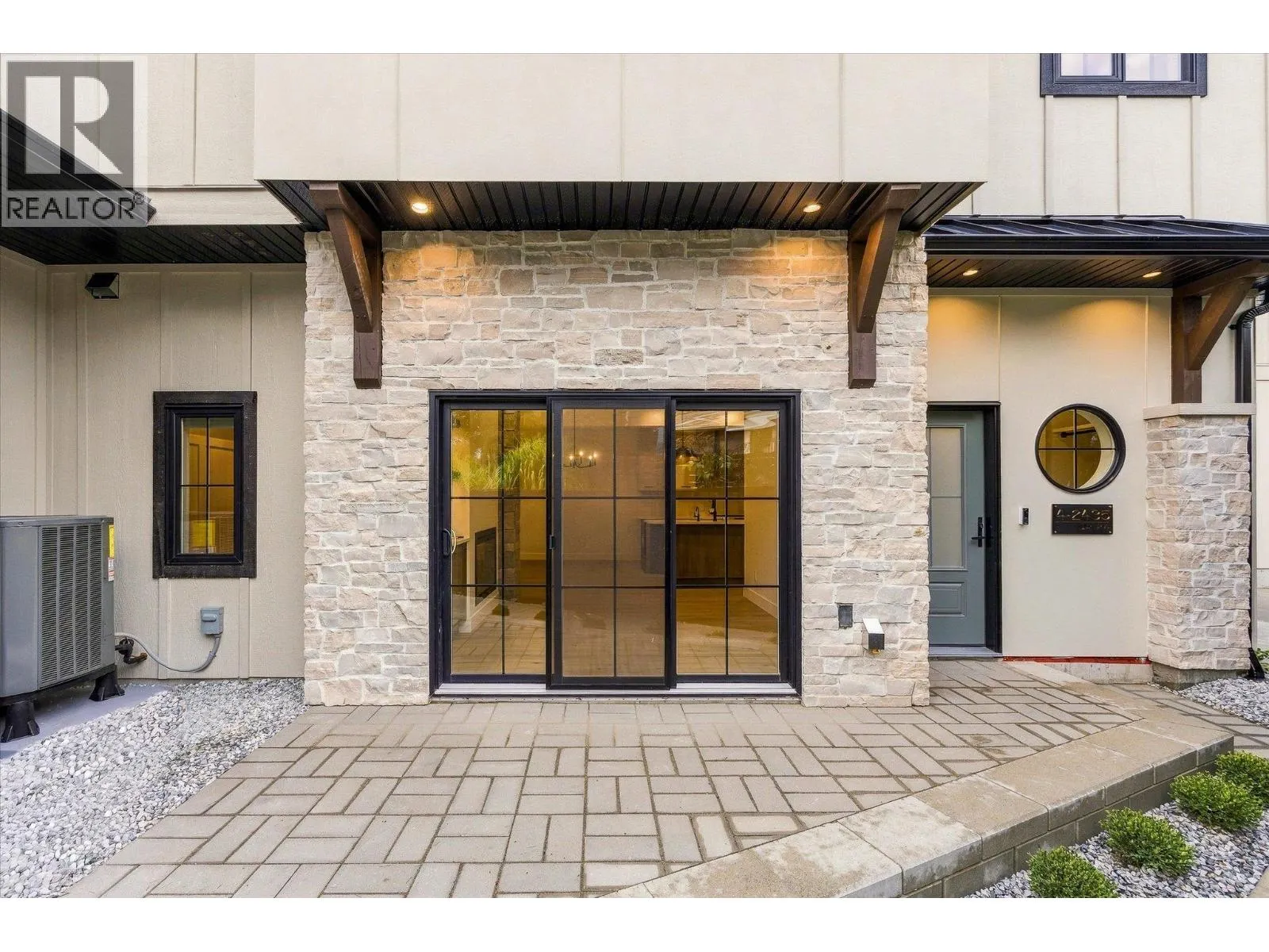 2435 Taylor Crescent Unit# 4