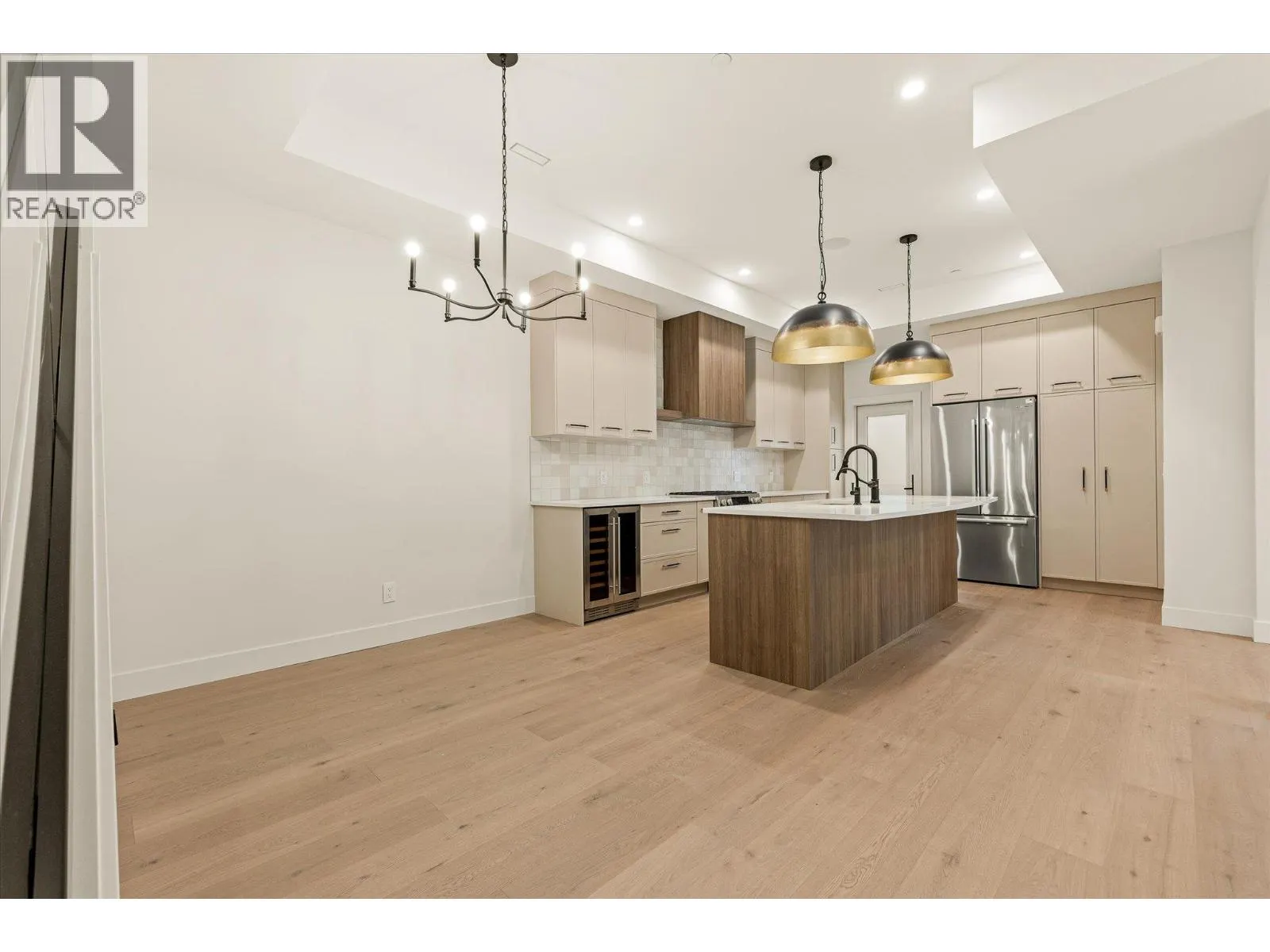2435 Taylor Crescent Unit# 4