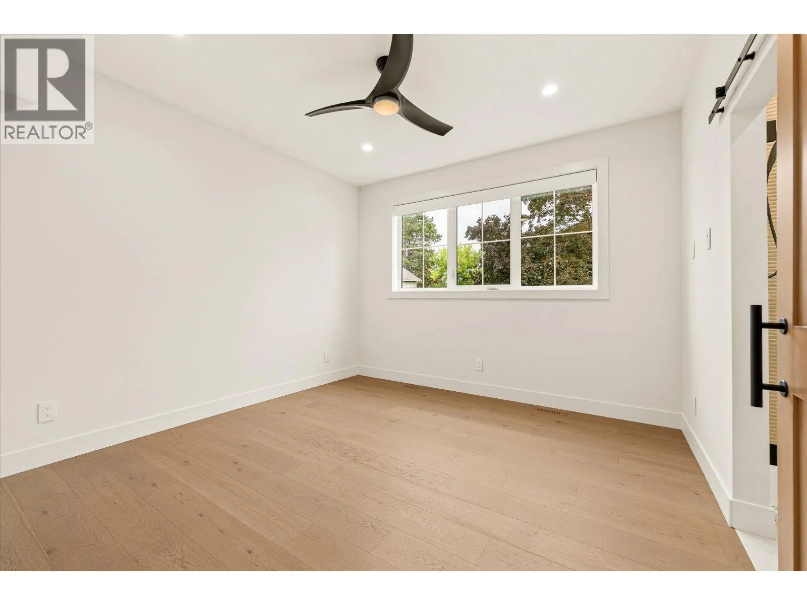 2435 Taylor Crescent Unit# 4