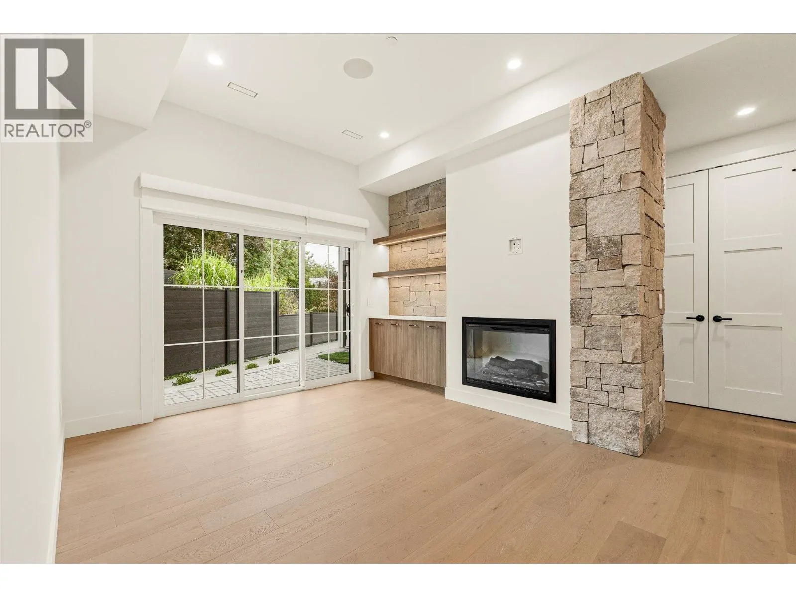 2435 Taylor Crescent Unit# 4