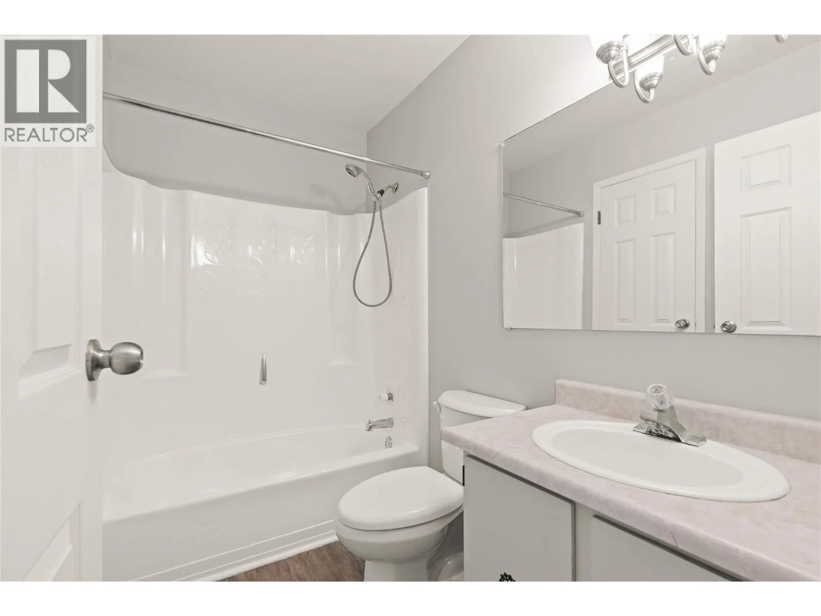 1809 40 Avenue Unit# 19