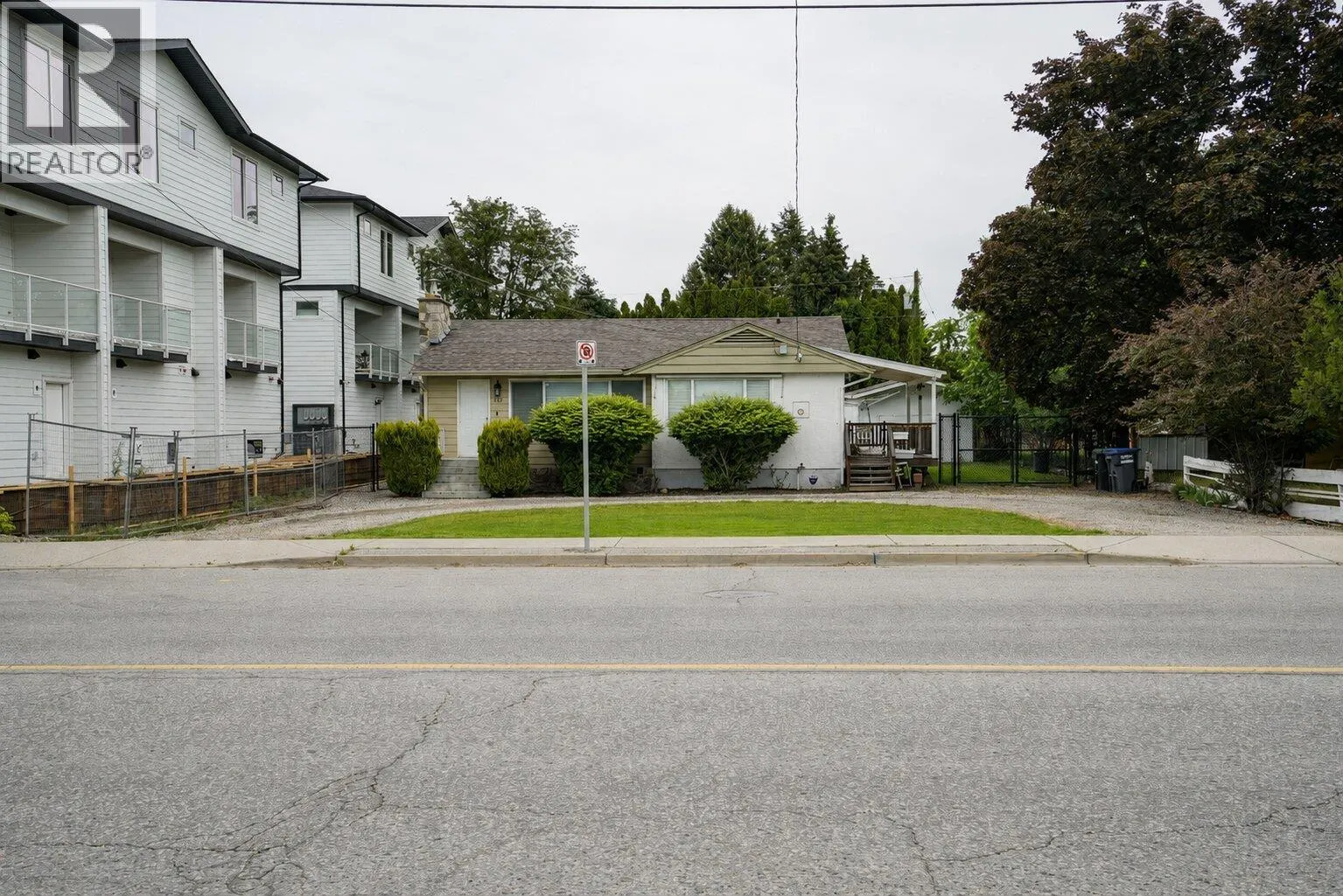 137 Green Avenue W