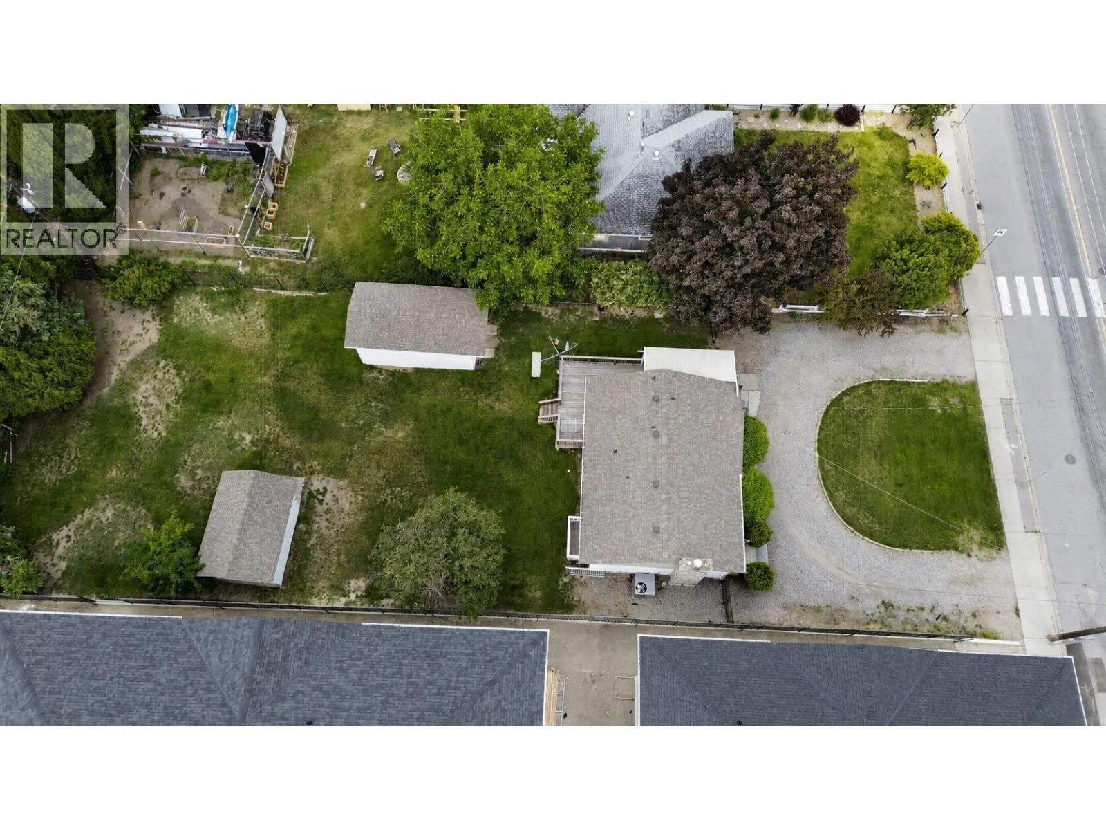 137 Green Avenue W