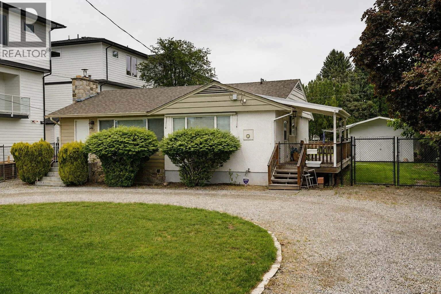 137 Green Avenue W