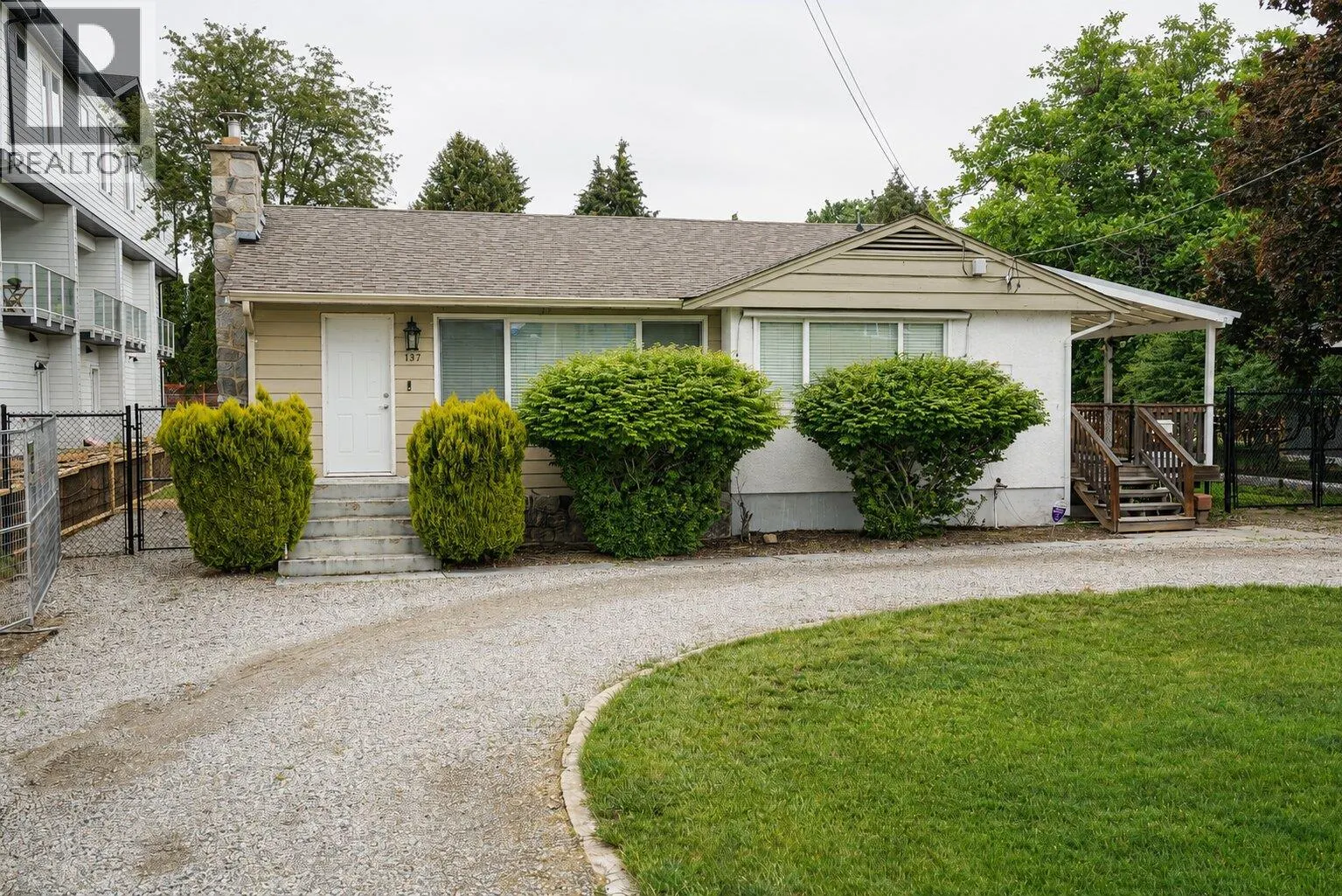 137 Green Avenue W
