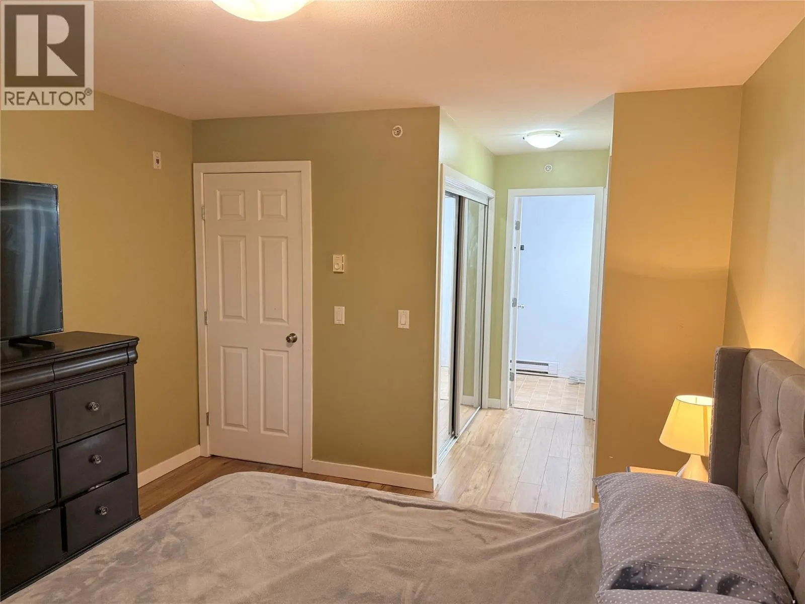 135 Ziprick Road Unit# 406