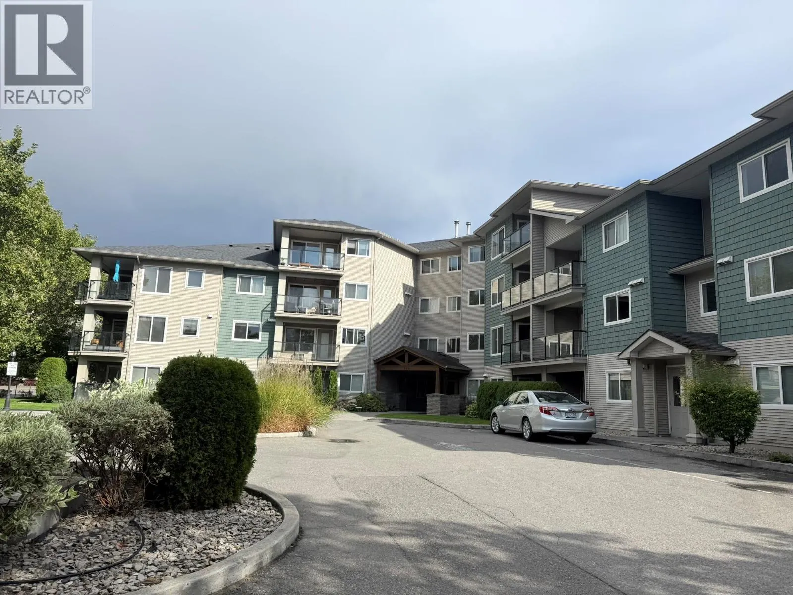135 Ziprick Road Unit# 406