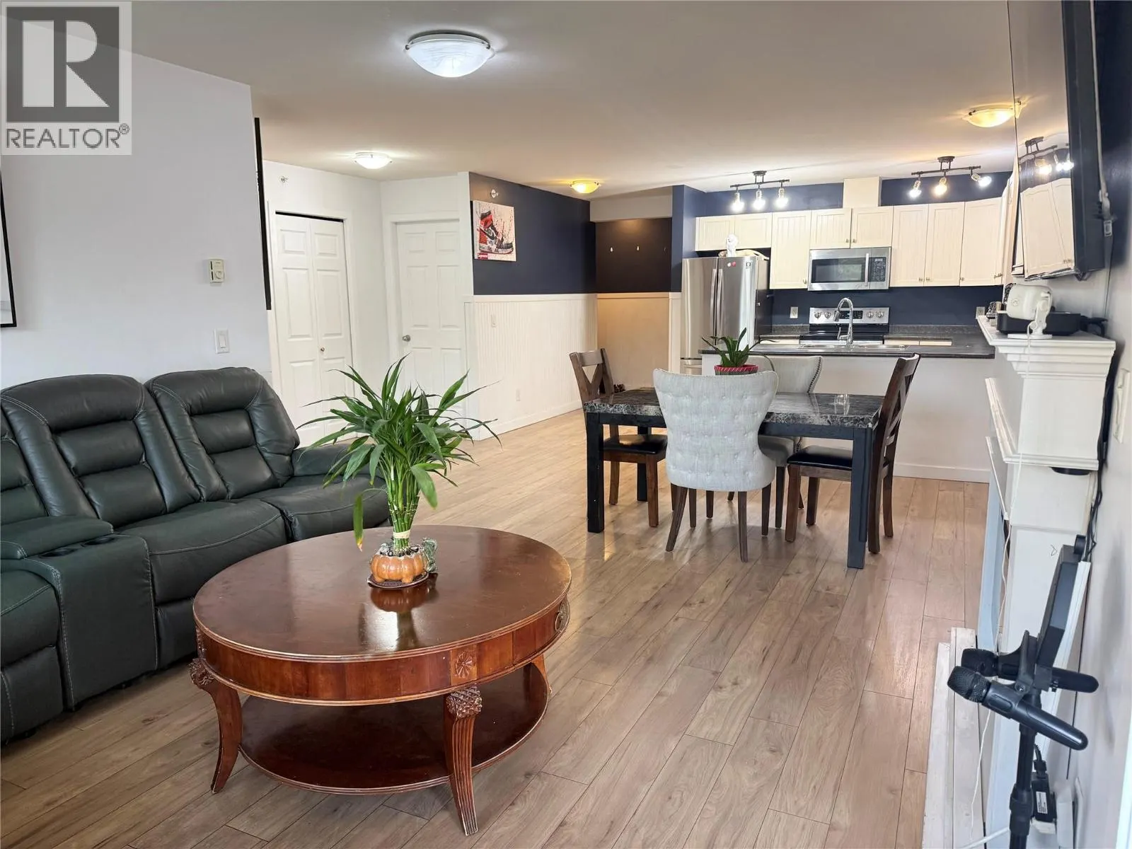 135 Ziprick Road Unit# 406
