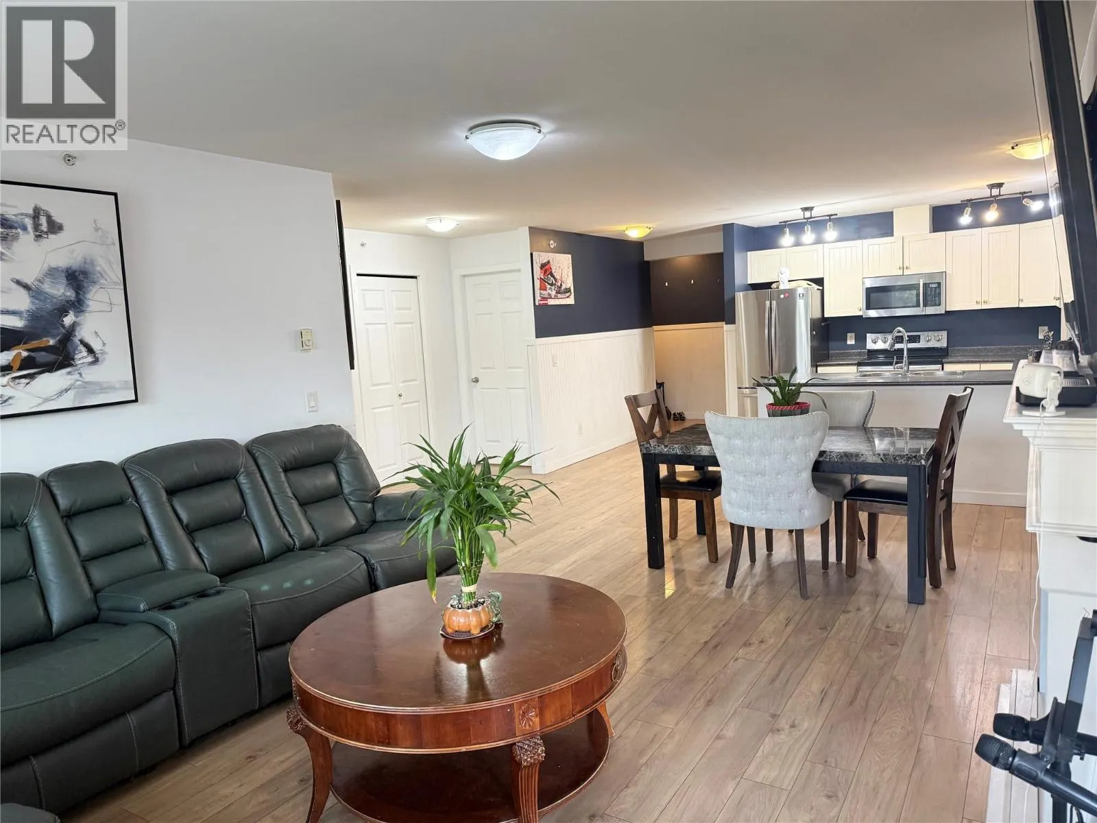 135 Ziprick Road Unit# 406