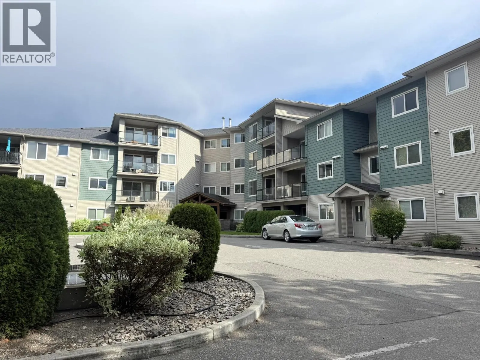 135 Ziprick Road Unit# 406