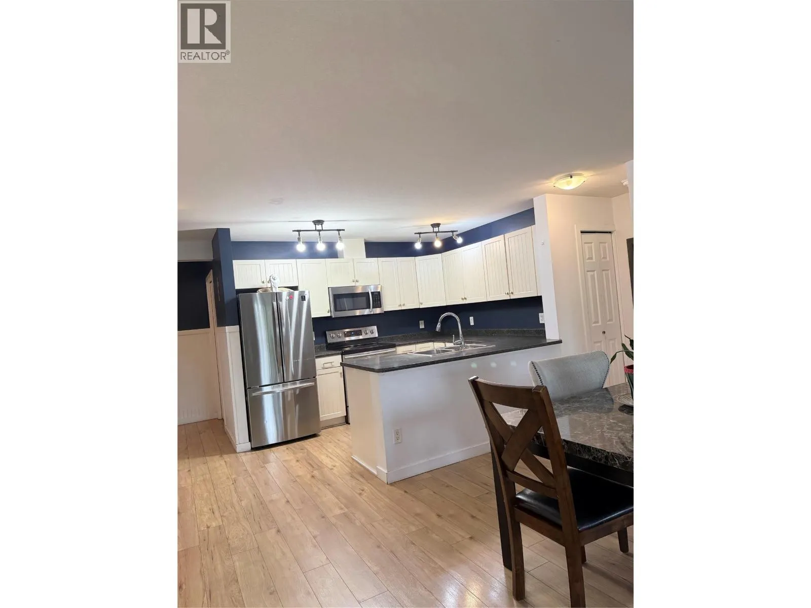 135 Ziprick Road Unit# 406