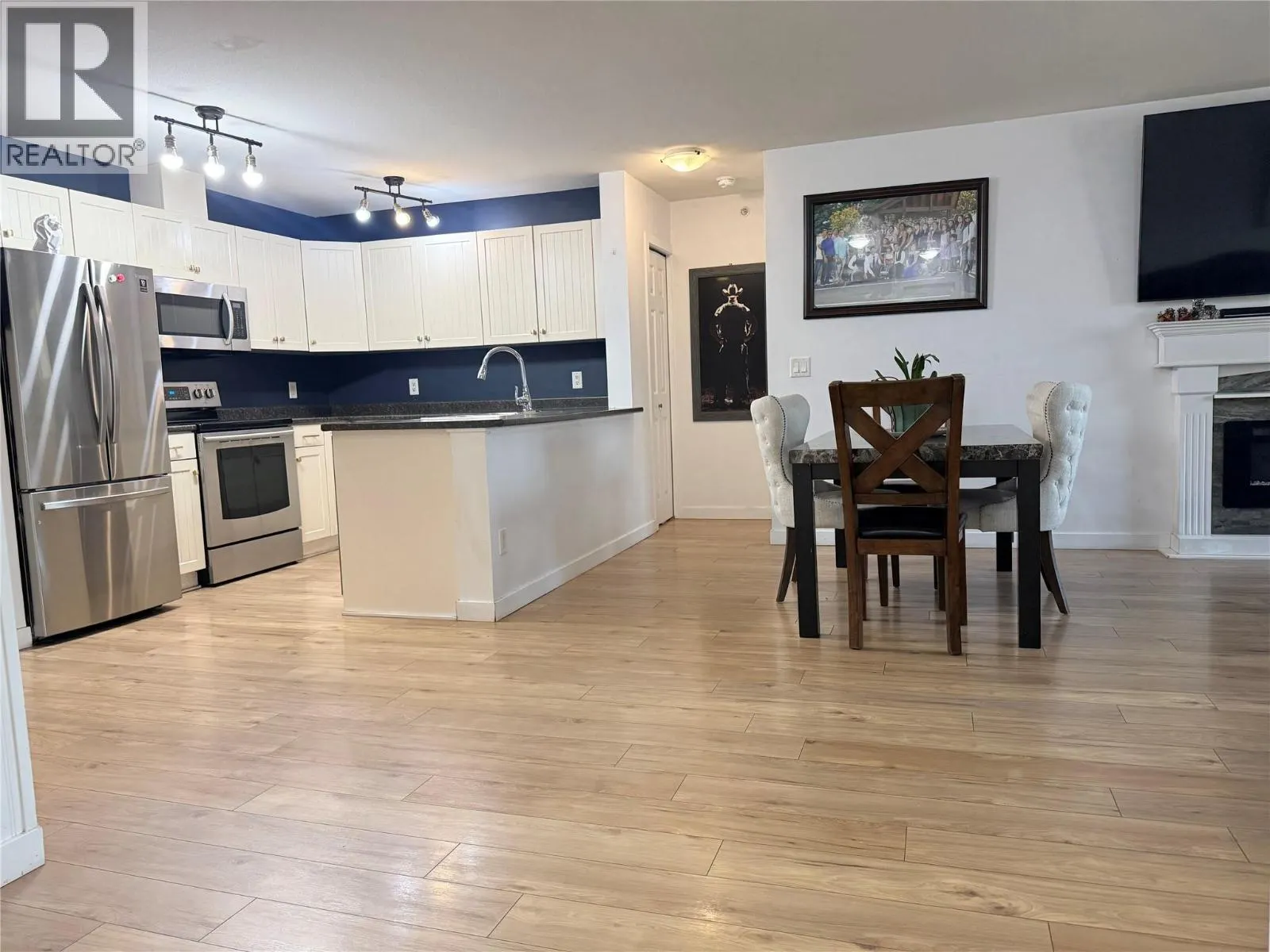 135 Ziprick Road Unit# 406