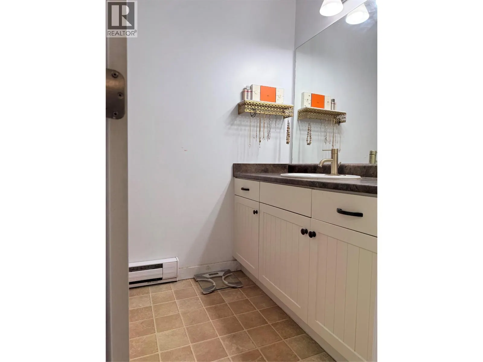 135 Ziprick Road Unit# 406