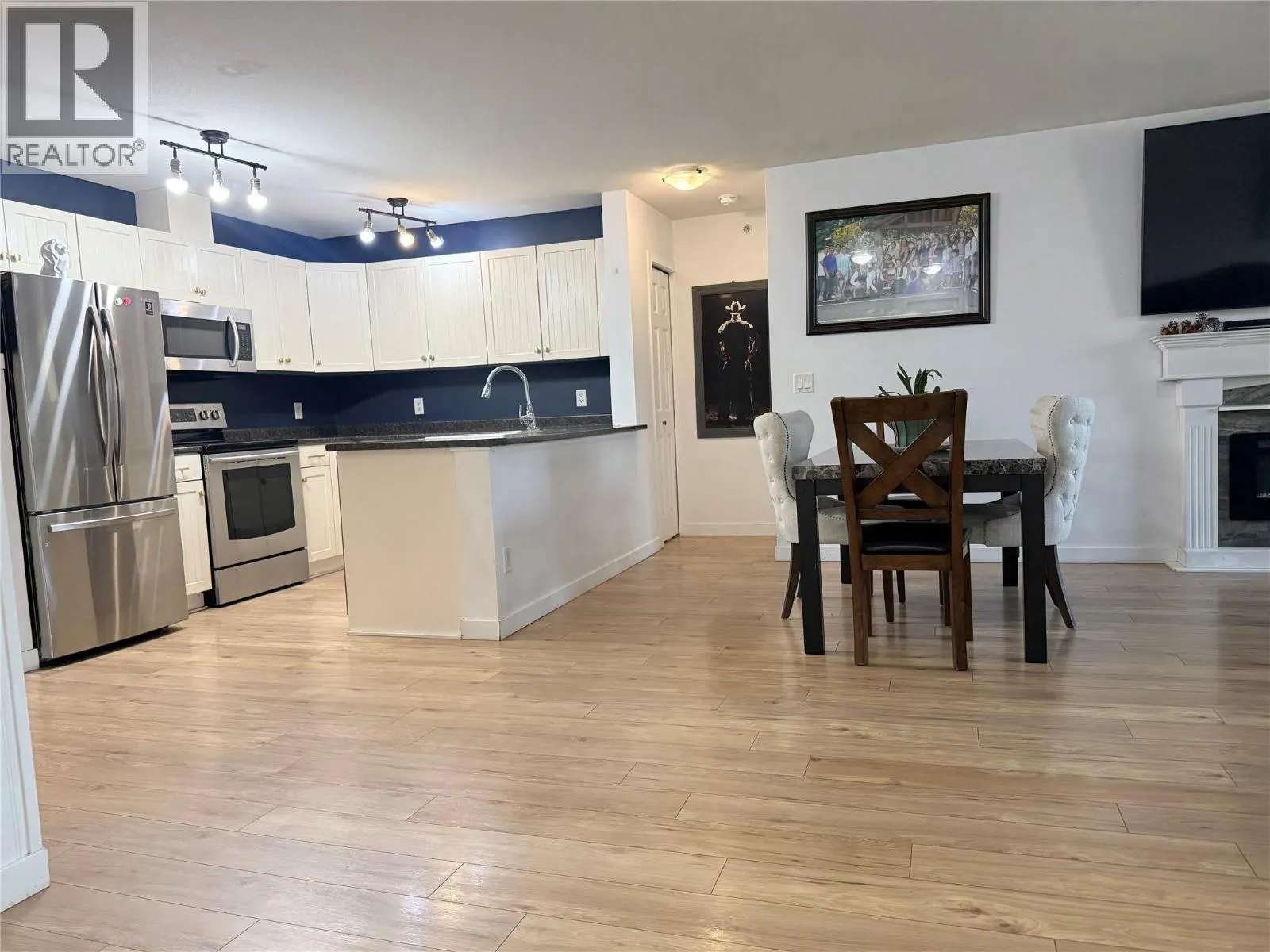 135 Ziprick Road Unit# 406