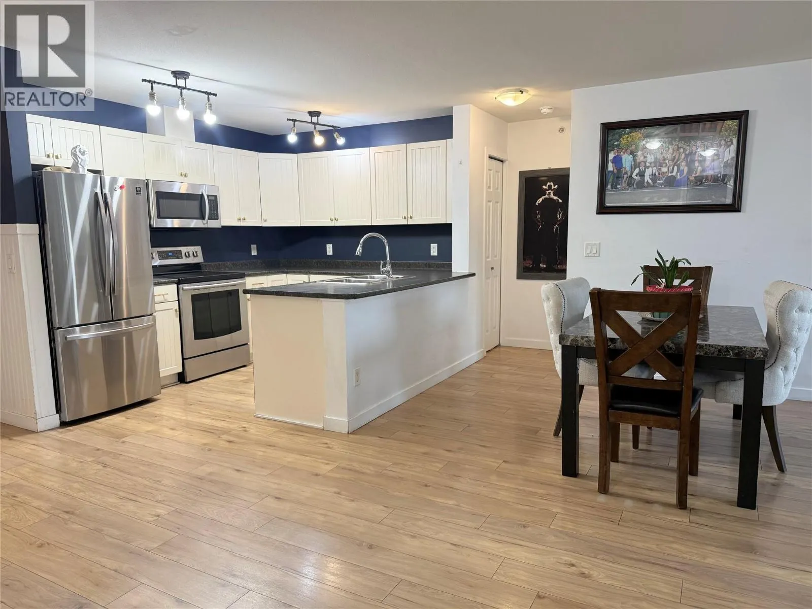 135 Ziprick Road Unit# 406