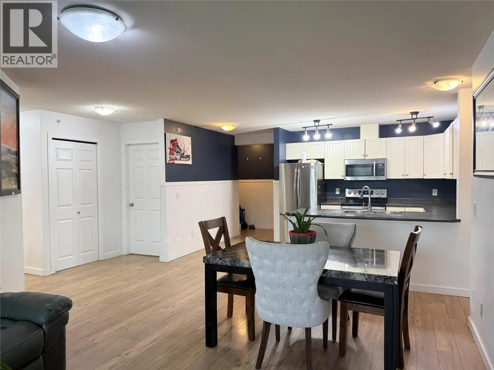 135 Ziprick Road Unit# 406