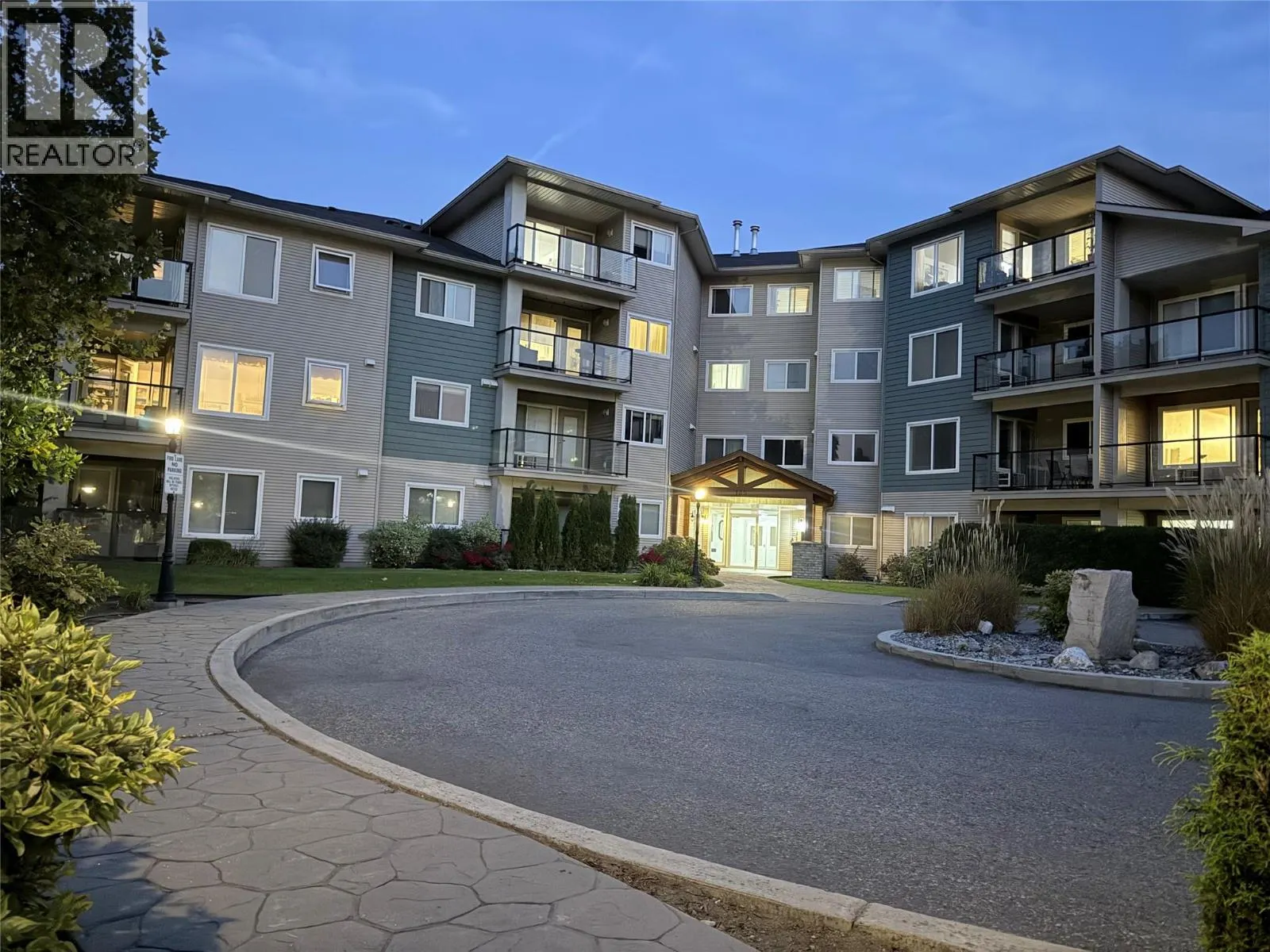 135 Ziprick Road Unit# 406