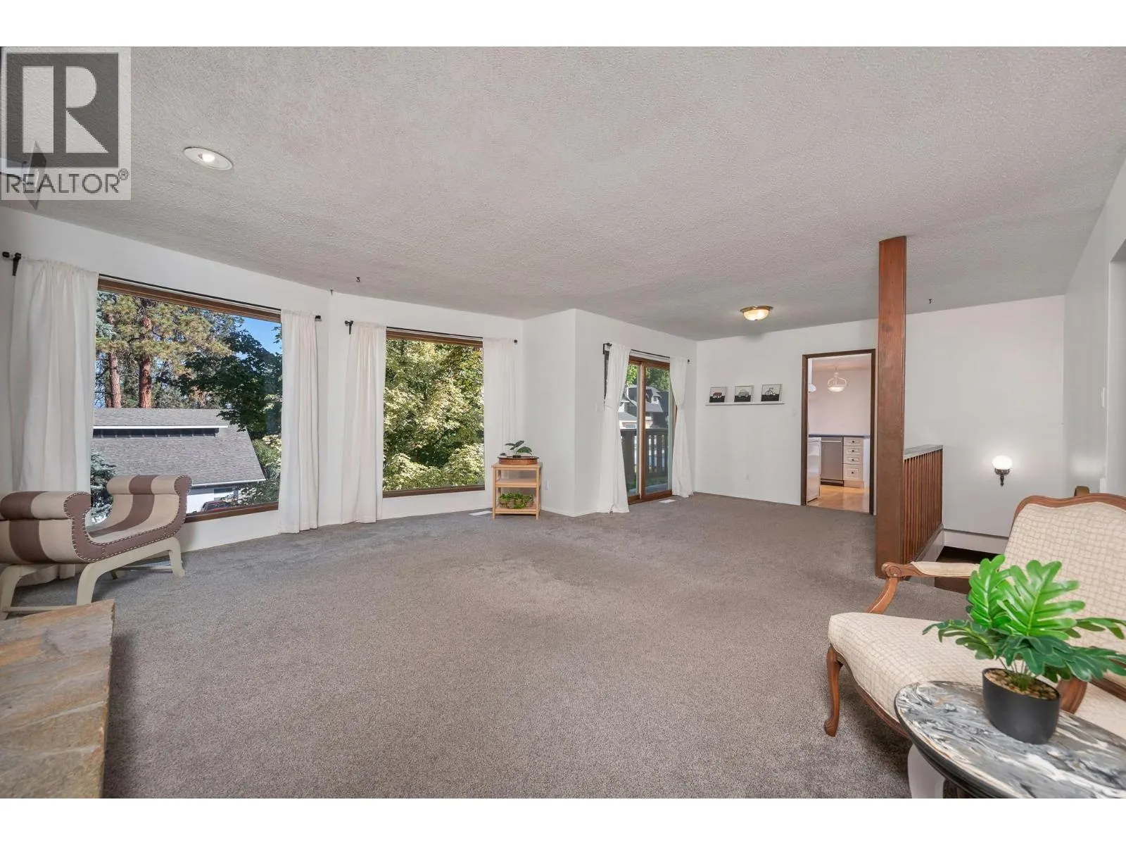 1604 39A Avenue