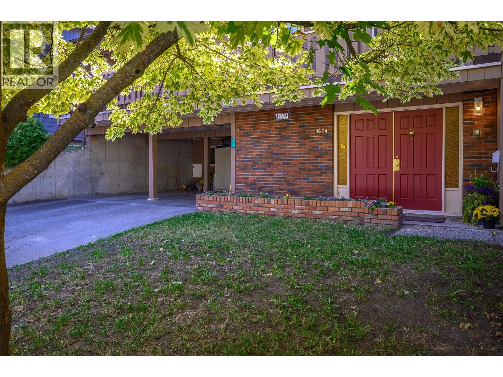 1604 39A Avenue
