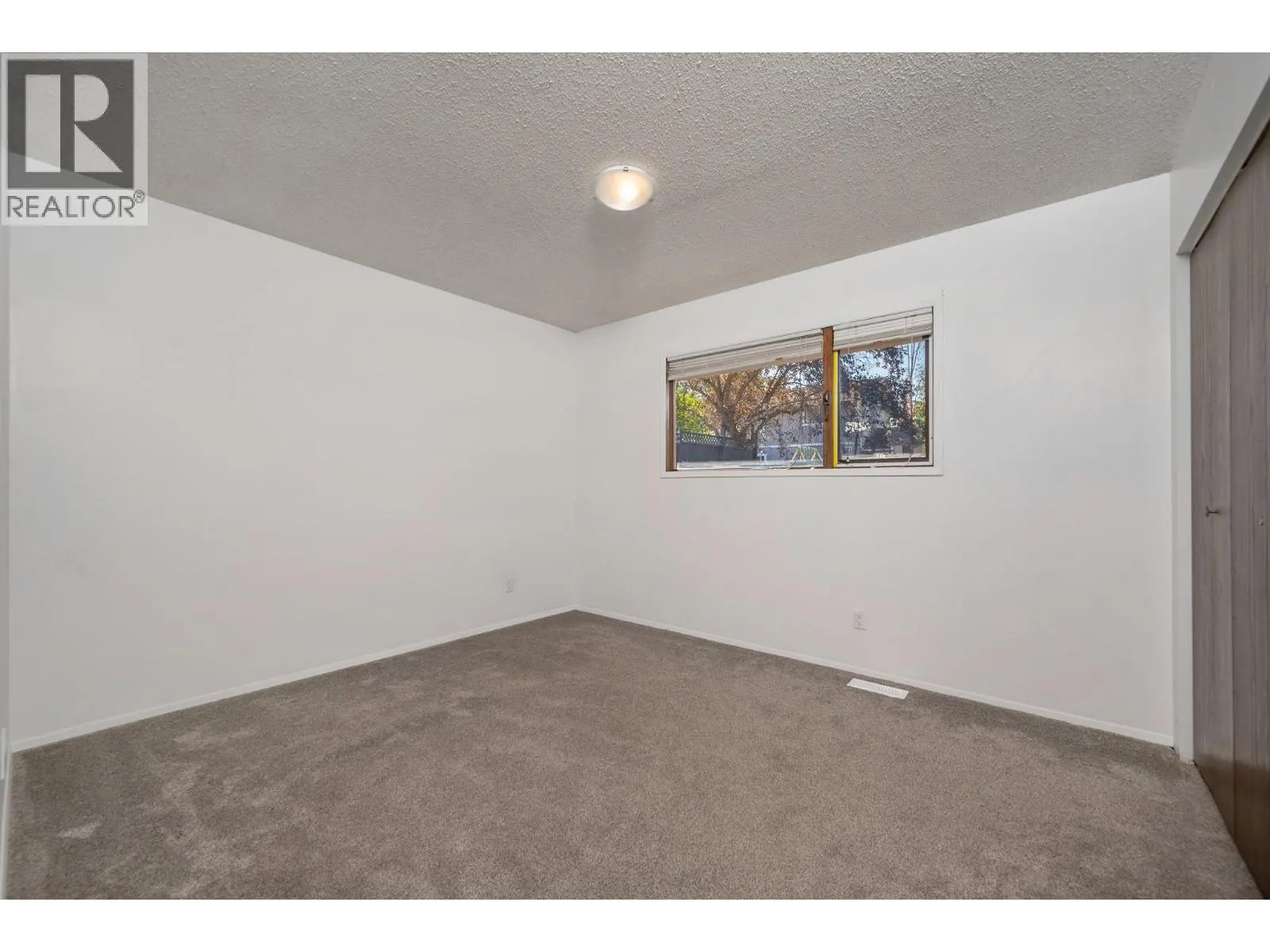 1604 39A Avenue