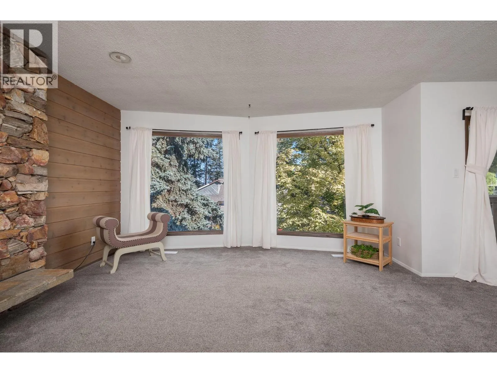 1604 39A Avenue