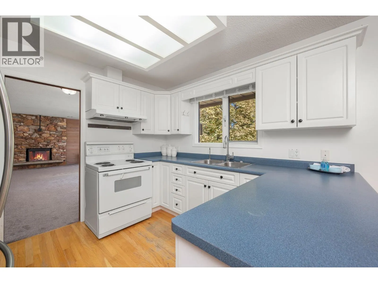 1604 39A Avenue