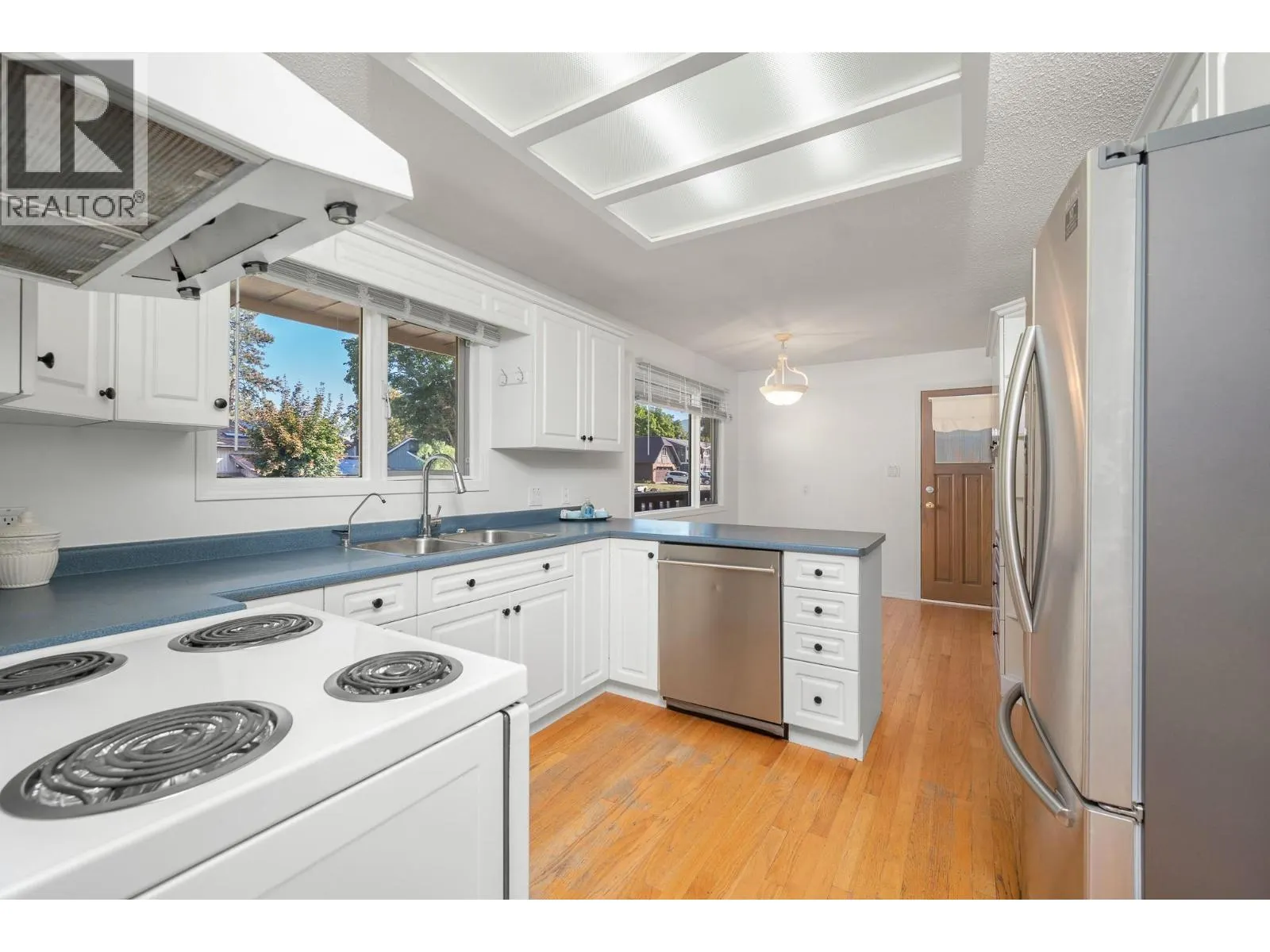 1604 39A Avenue