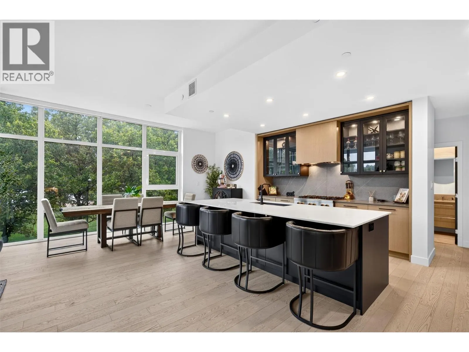 3389 Lakeshore Road Unit# 315