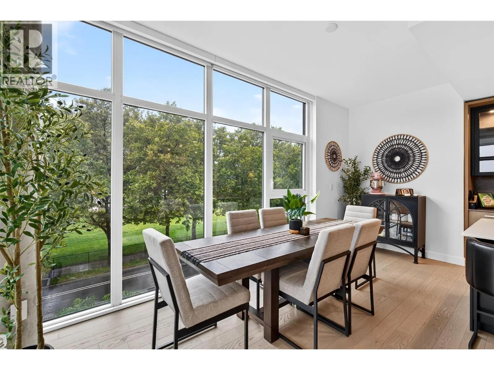 3389 Lakeshore Road Unit# 315
