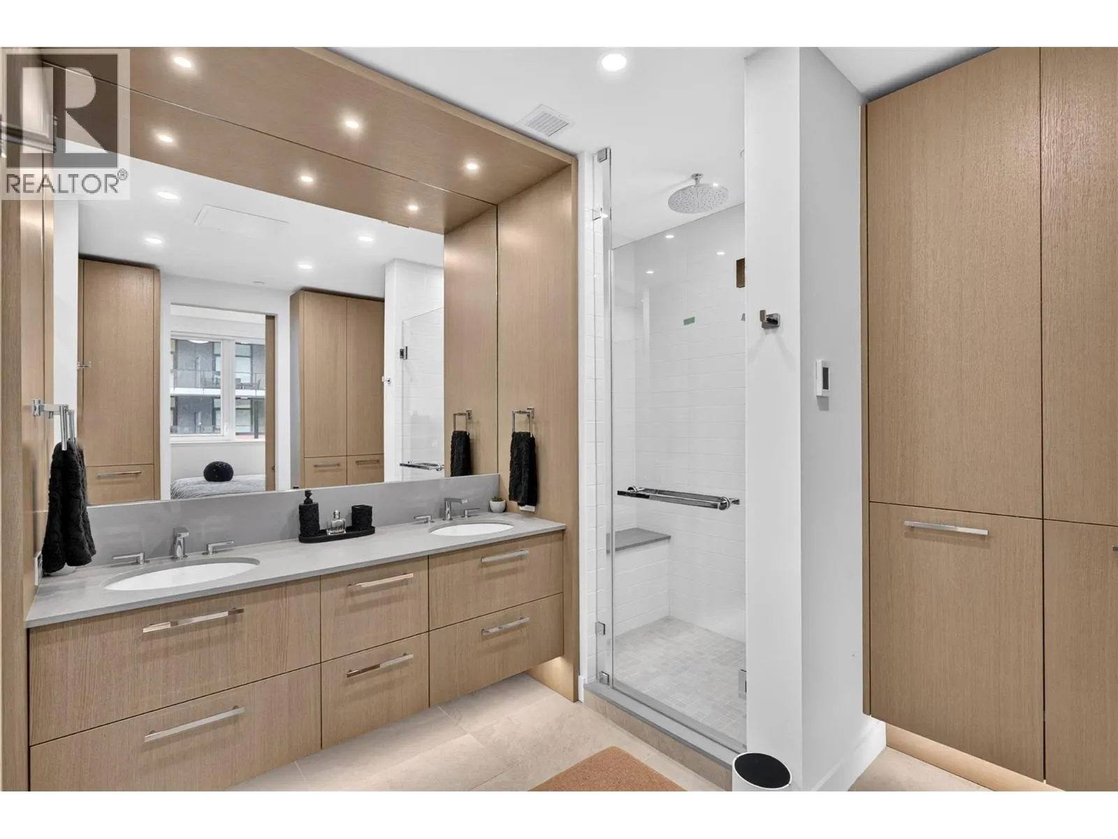 3389 Lakeshore Road Unit# 315