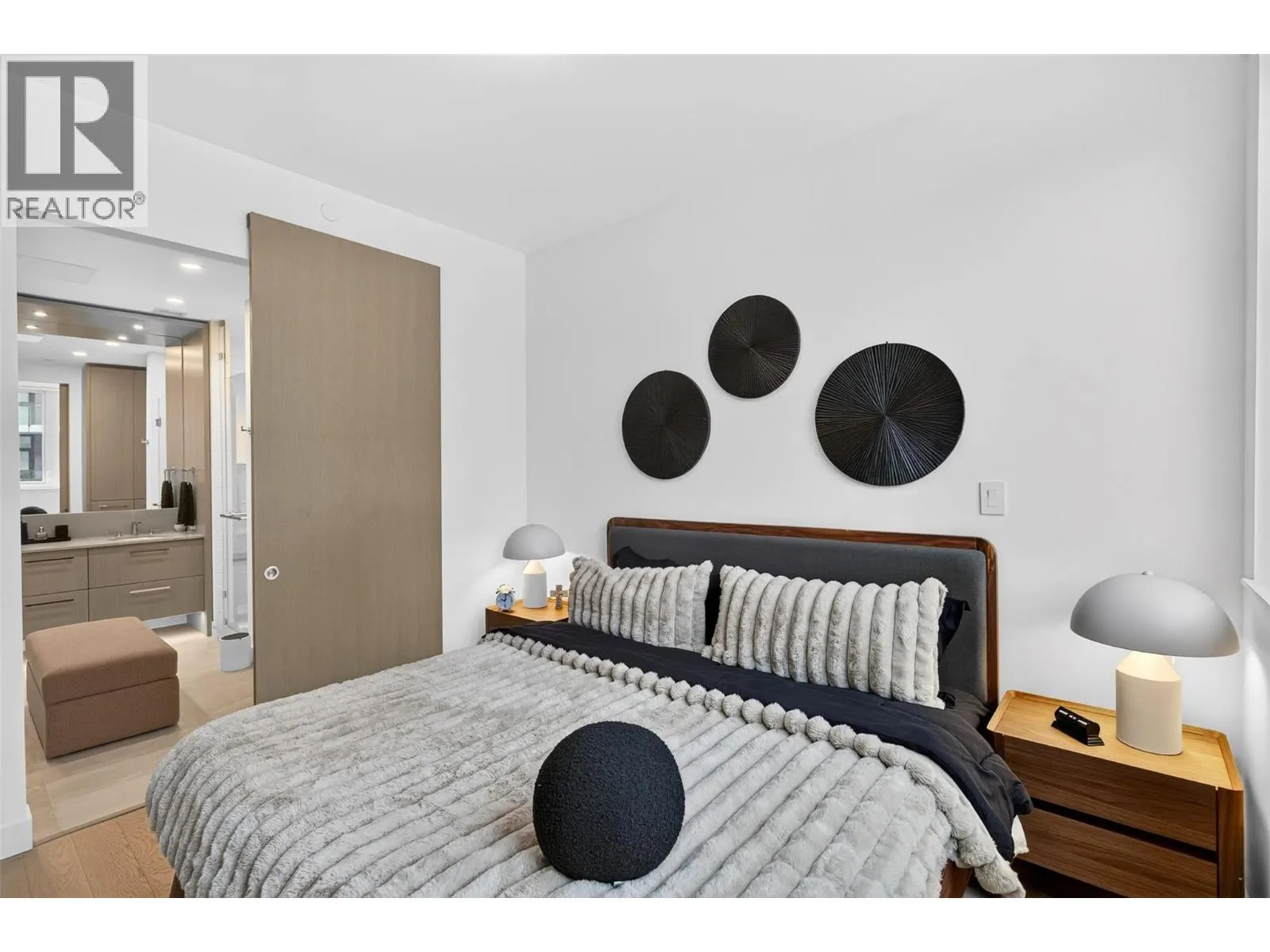 3389 Lakeshore Road Unit# 315