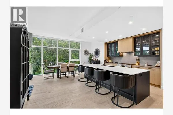 3389 Lakeshore Road Unit# 315