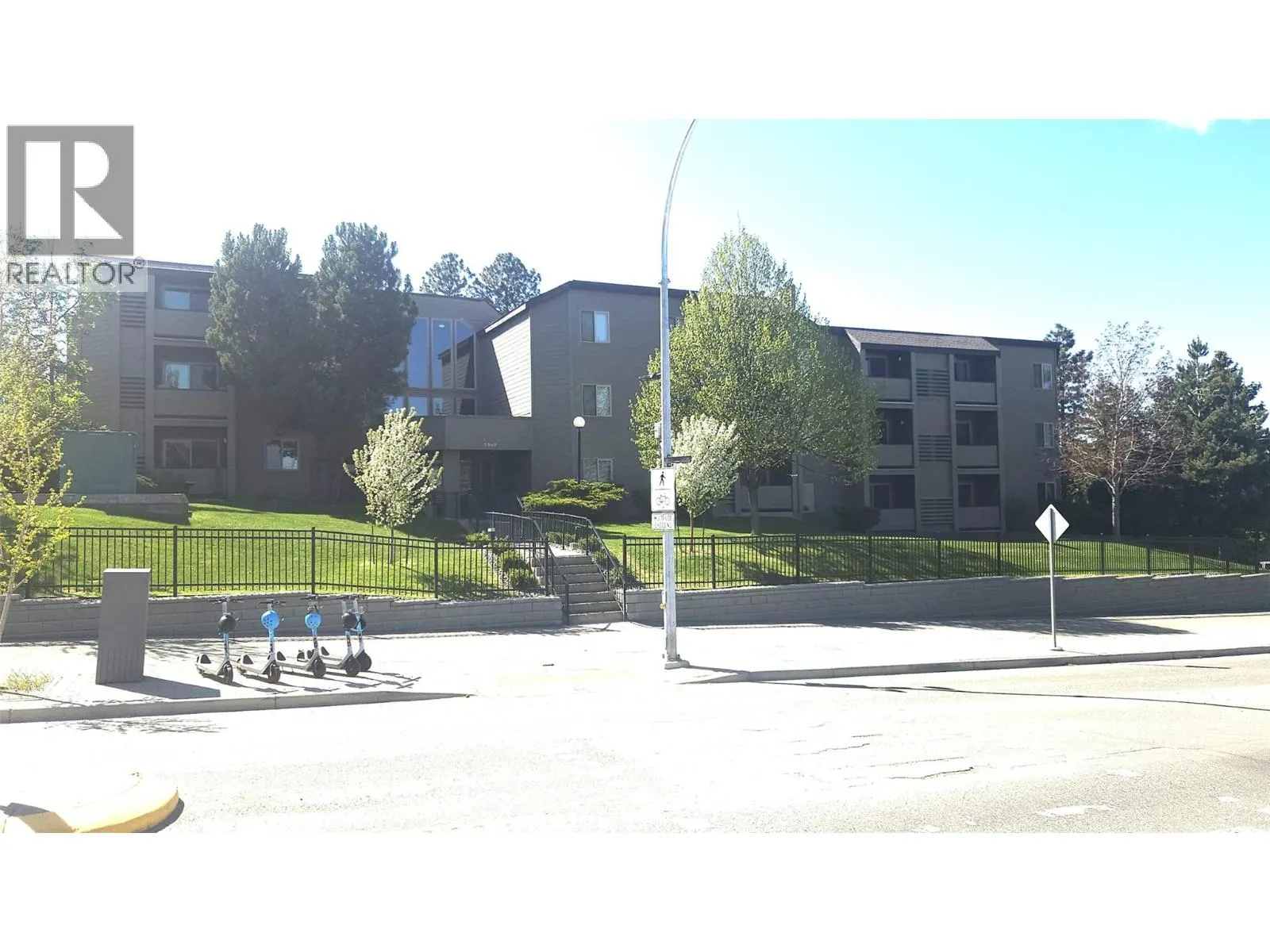 1560 Summit Drive Unit# 335